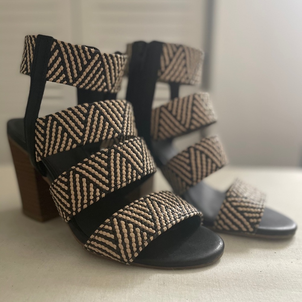 Block heel patterned sandals